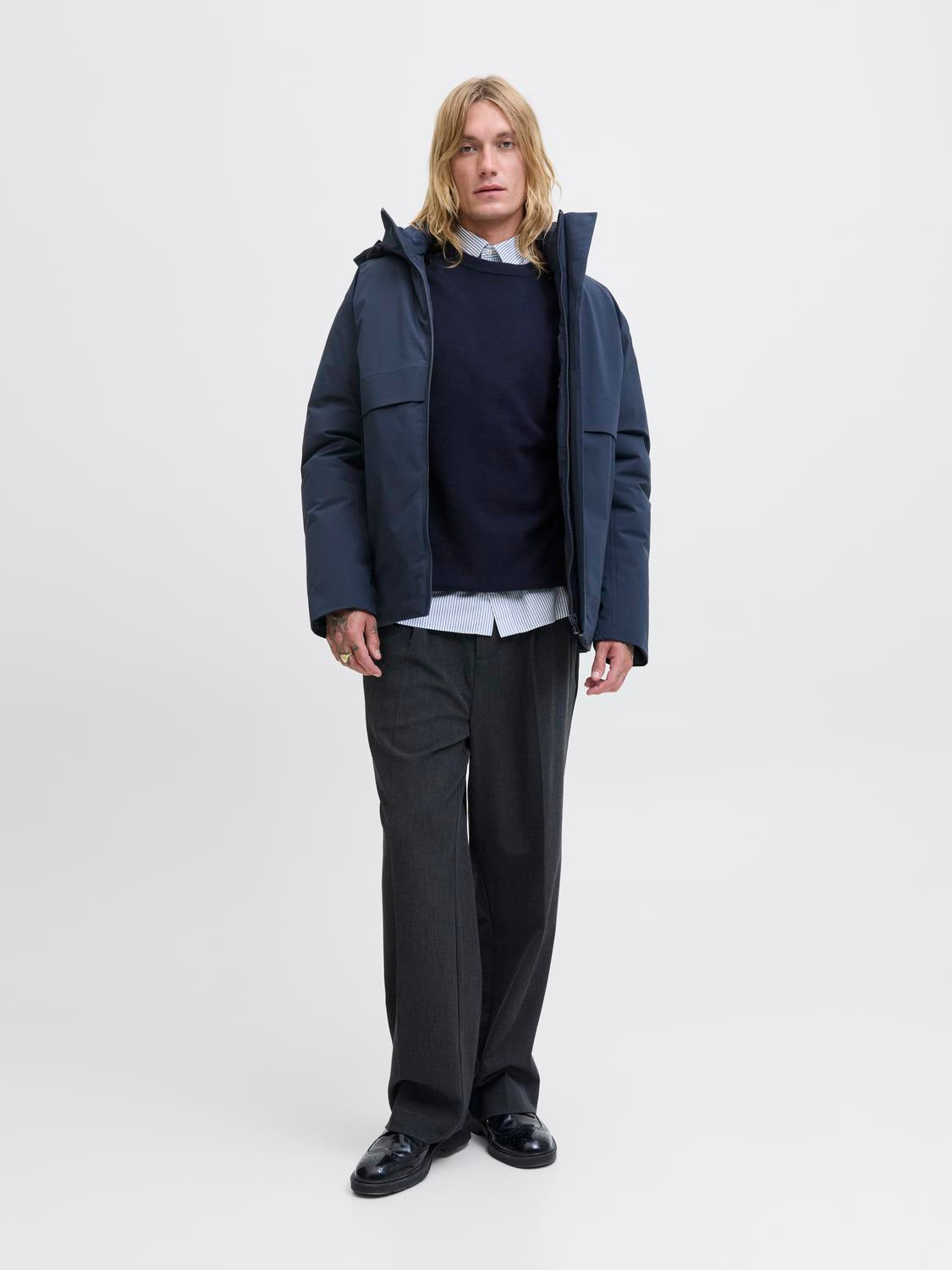 model_shot-front_full